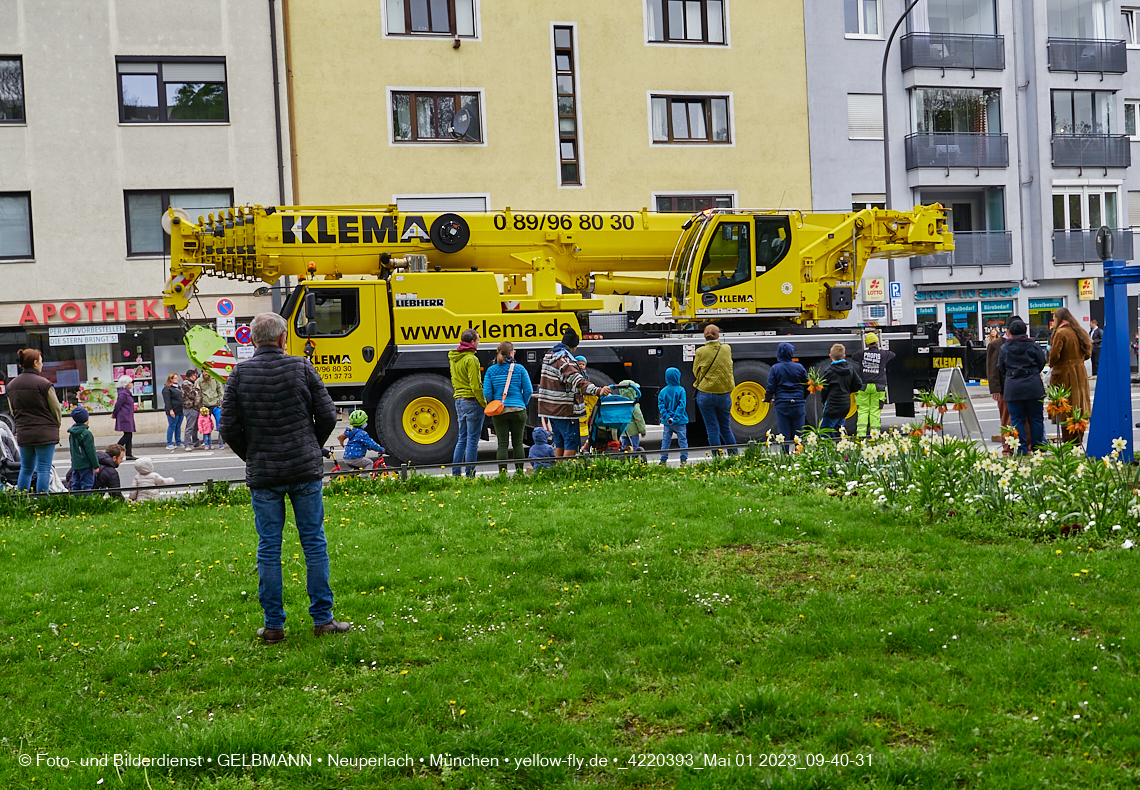 01.05.2023 - Maibaumaufstellung in Berg am Laim